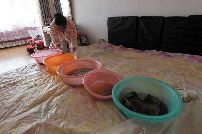 徽县楼上漏水，住户失联，小区没物管，业主维权难！律师来支招……